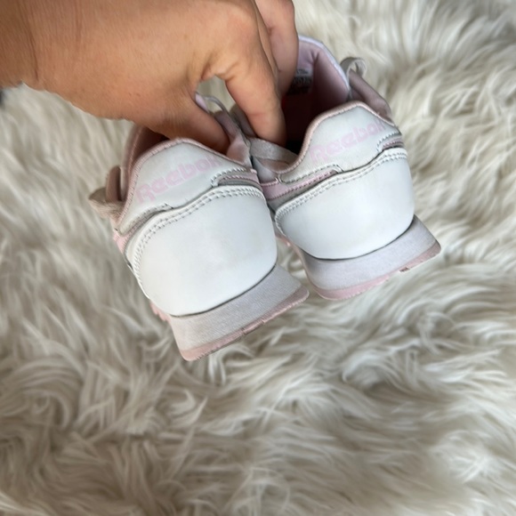 Girls Reebok Classic Runners - 11 - Picture 3 of 5